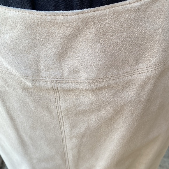 Vintage 100% suede stunning ‘80’s Lord & Taylor skirt w/ tags. Never worn - Picture 3 of 14